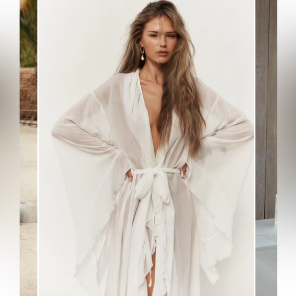 Hannah Robe Ivory - Picture 8 of 10